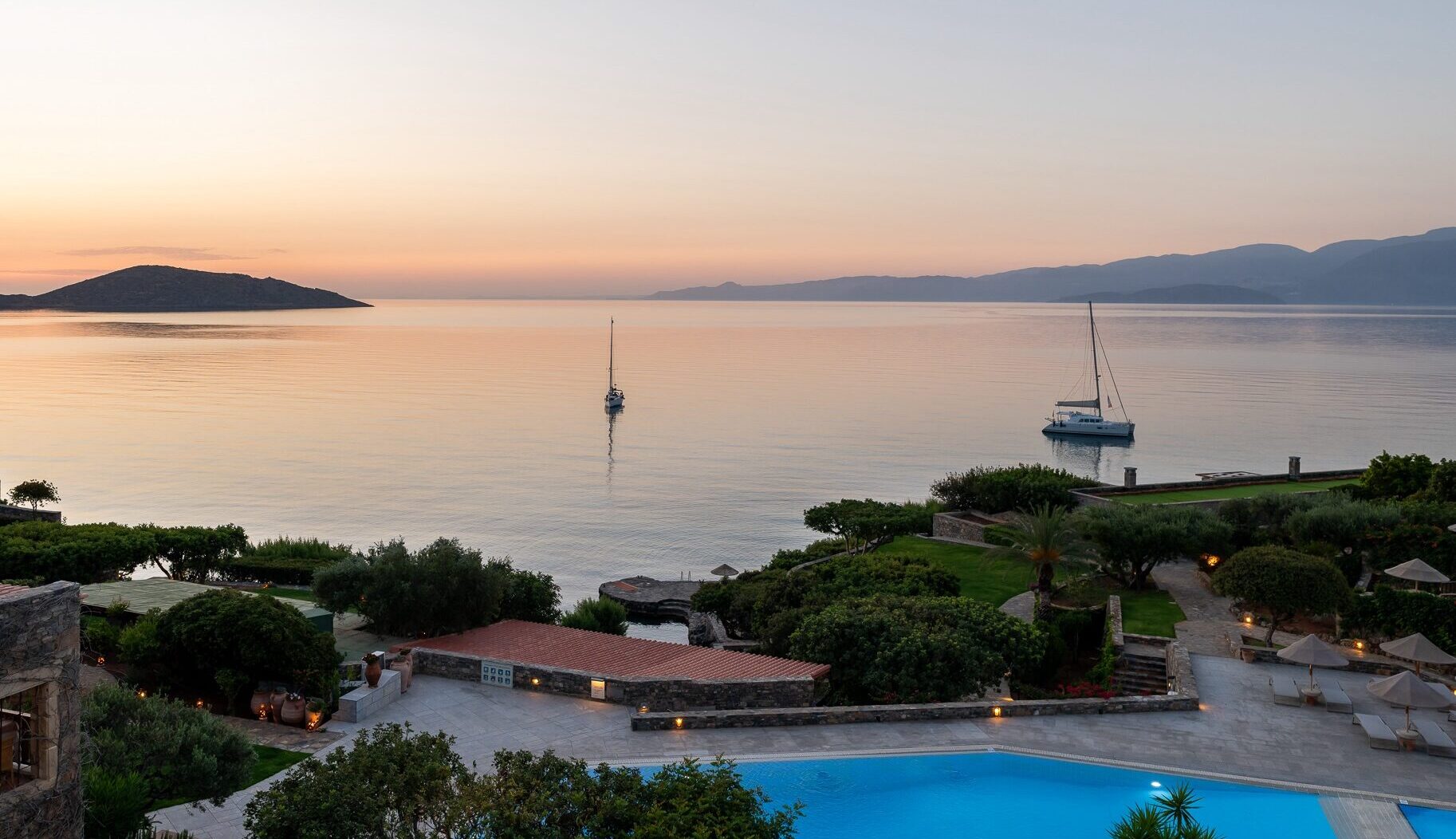 Main Hotel Sea View Rooms and Suites